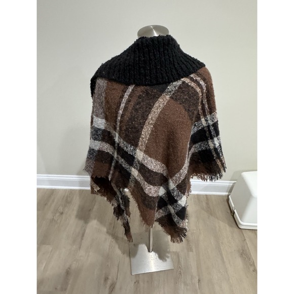 Accessory Street New York Poncho/Shawl NWOT Soft Boucle Knit Cowl One Size - Picture 5 of 6